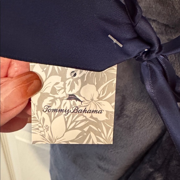 Tommy Bahama Plush Grayish Blue Bath Robe with plaid trim. NWT One Size - Picture 3 of 12